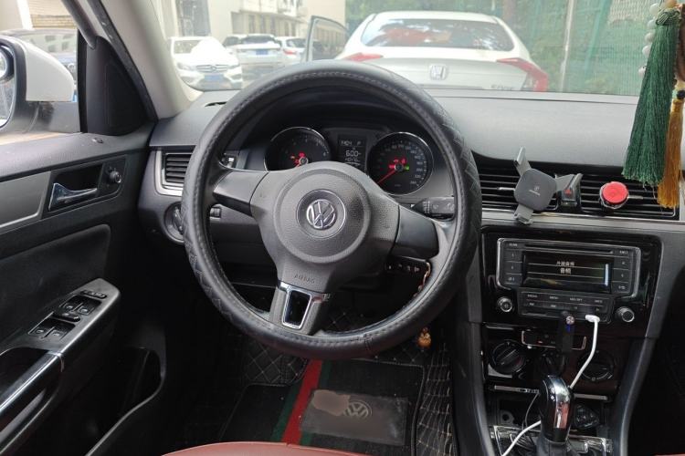 Used Volkswagen Bora 2014 1.6L Automatic Fashion Model Steering Wheel