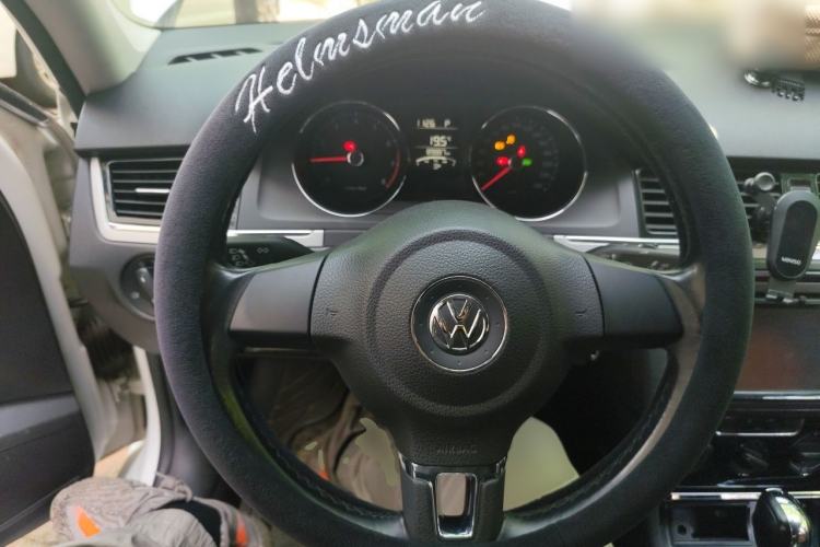Used Volkswagen Bora 2014 1.6L Automatic Fashion Model Steering Wheel