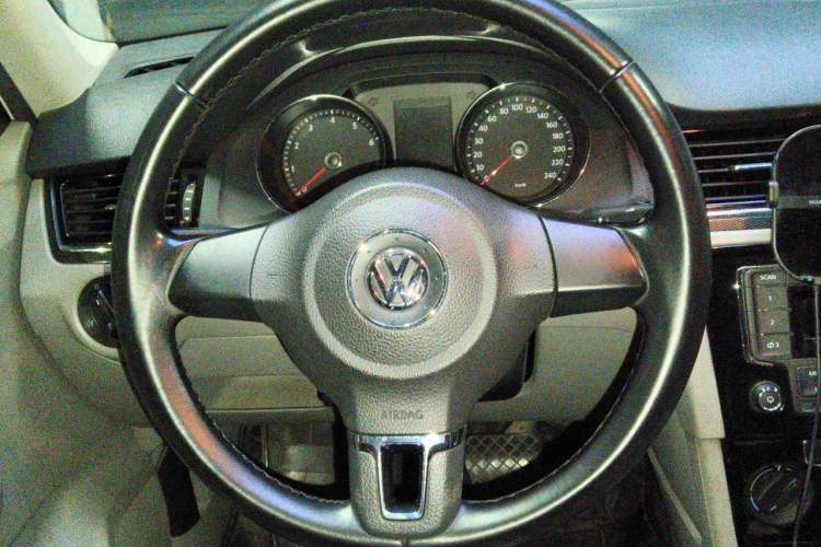 Used Volkswagen Bora 2014 1.6L Automatic Fashion Model Steering Wheel