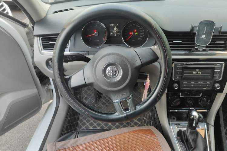Used Volkswagen Bora 2014 1.6L Automatic Fashion Model Steering Wheel