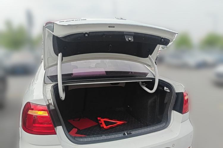 Used Volkswagen Bora 2014 1.6L Automatic Luxury Model Trunk
