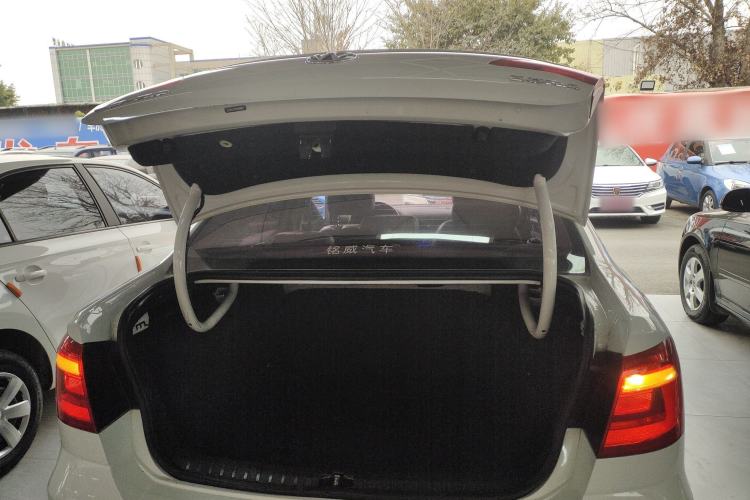 Used Volkswagen Bora 2014 1.6L Automatic Fashion Model Trunk