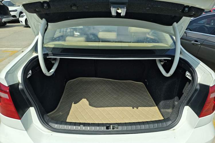 Used Volkswagen Bora 2014 1.6L Automatic Comfort Model Trunk