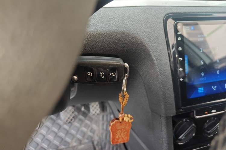 Used Volkswagen Bora 2014 1.6L Manual Fashion Edition Vehicle Key