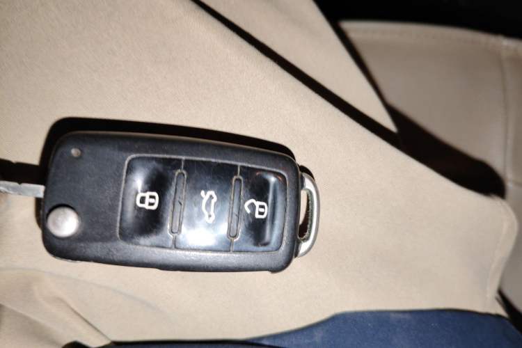 Used Volkswagen Bora 2014 1.6L Manual Fashion Edition Vehicle Key