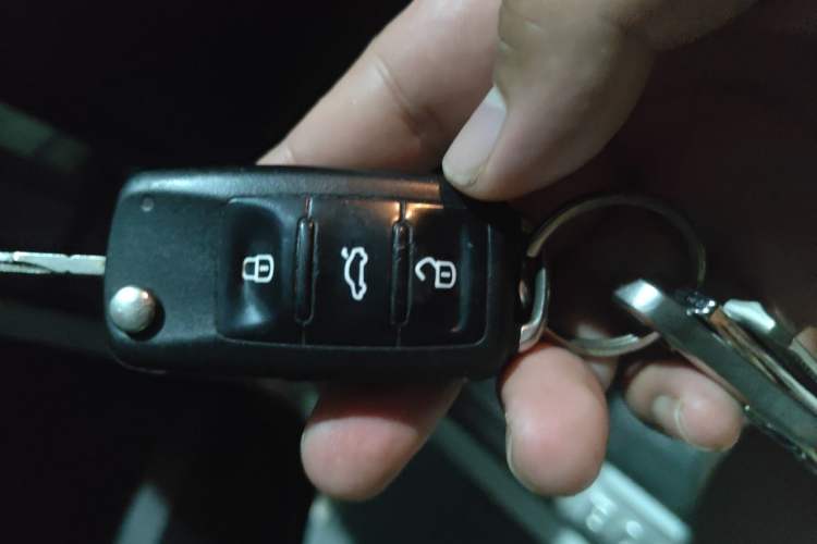 Used Volkswagen Bora 2014 1.6L Automatic Fashion Model Vehicle Key