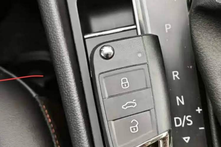 Used Volkswagen Bora 2014 1.6L Automatic Comfort Model Vehicle Key
