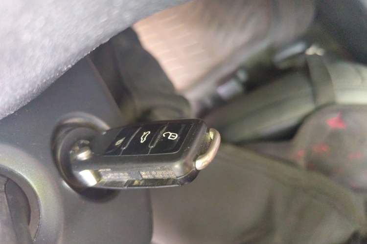 Used Volkswagen Bora 2014 1.6L Automatic Fashion Model Vehicle Key