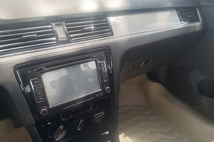 Used Volkswagen Bora 2014 1.6L Manual Comfort Model Audio And AC Panel