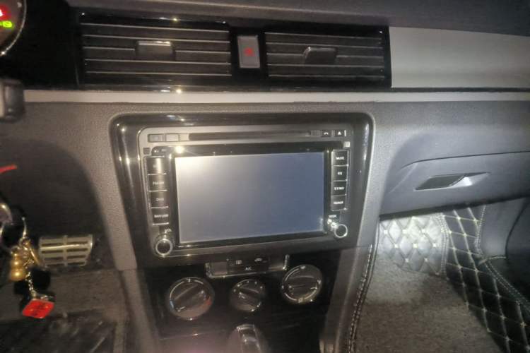 Used Volkswagen Bora 2014 1.6L Automatic Comfort Model Audio And AC Panel