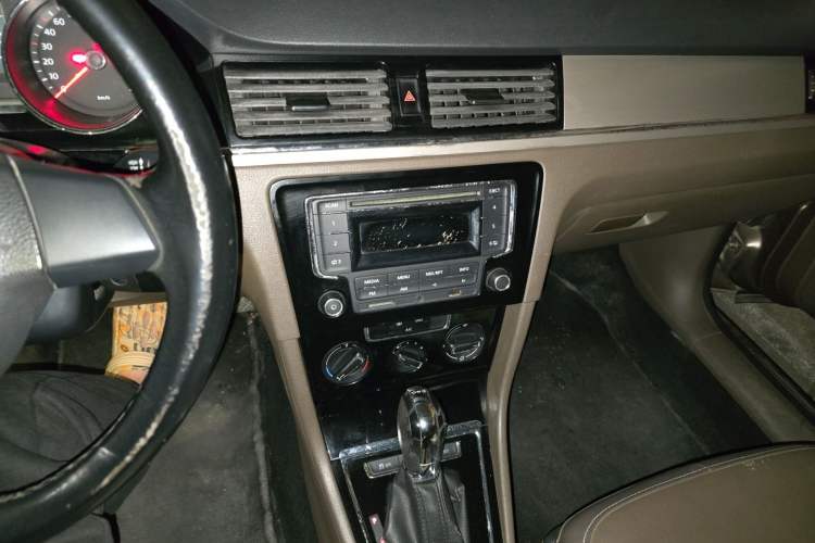 Used Volkswagen Bora 2014 1.4TSI Automatic Comfort Model Audio And AC Panel