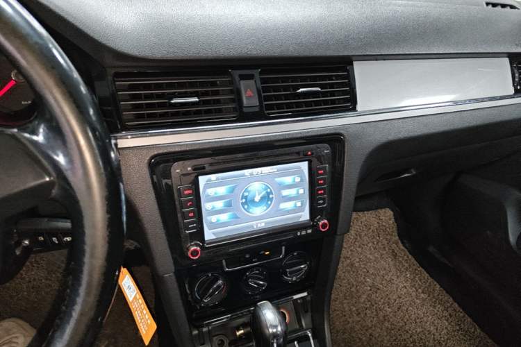 Used Volkswagen Bora 2014 1.6L Automatic Comfort Model Audio And AC Panel