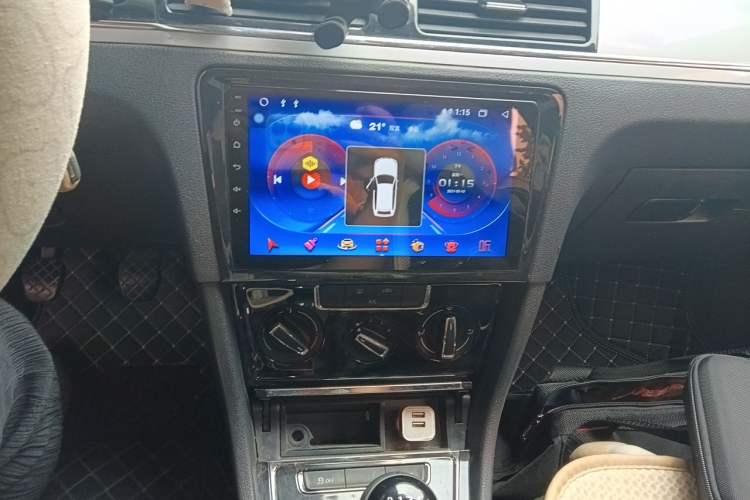 Used Volkswagen Bora 2014 1.6L Manual Comfort Model Audio And AC Panel