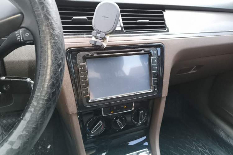 Used Volkswagen Bora 2014 1.6L Automatic Comfort Model Audio And AC Panel