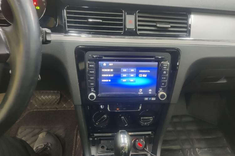 Used Volkswagen Bora 2014 1.6L Automatic Comfort Model Audio And AC Panel