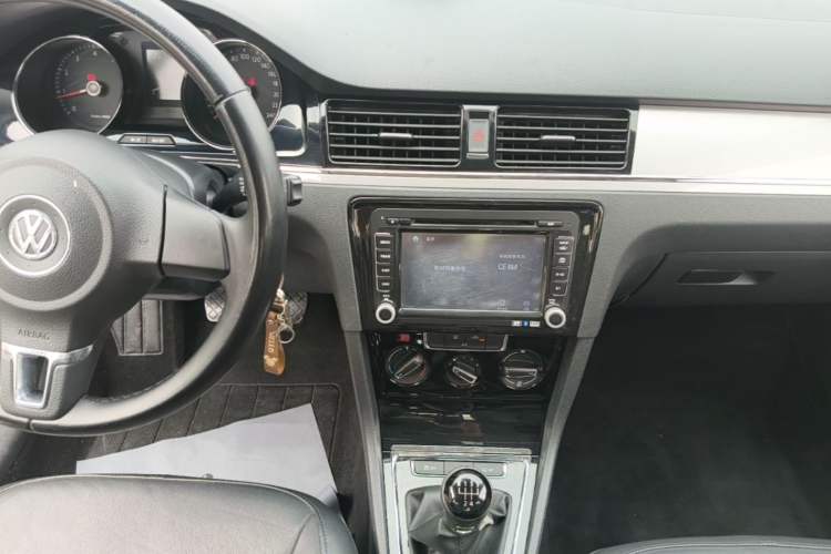 Used Volkswagen Bora 2014 1.6L Manual Comfort Model Audio And AC Panel