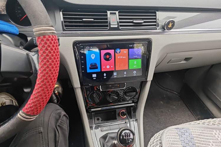 Used Volkswagen Bora 2014 1.6L Manual Fashion Edition Audio And AC Panel