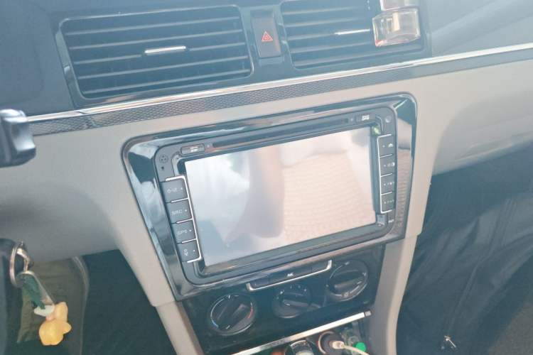 Used Volkswagen Bora 2014 1.6L Automatic Fashion Model Audio And AC Panel