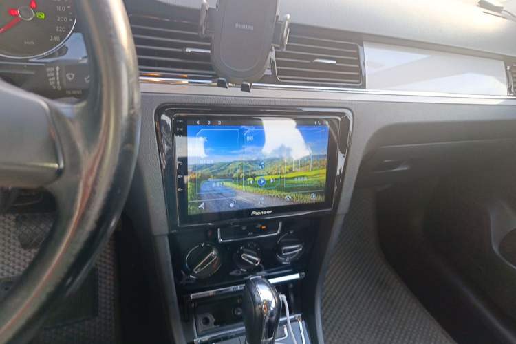 Used Volkswagen Bora 2014 1.6L Automatic Comfort Model Audio And AC Panel
