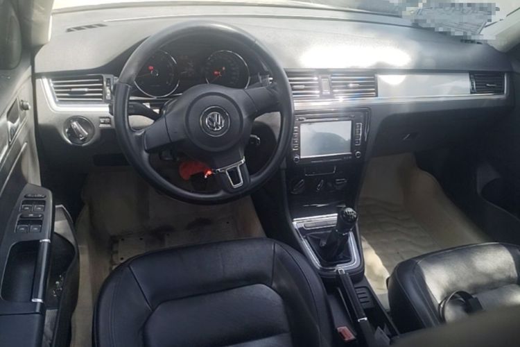 Used Volkswagen Bora 2014 1.6L Manual Comfort Model Center Console