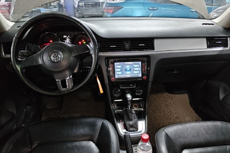 Used Volkswagen Bora 2014 1.6L Automatic Comfort Model Center Console