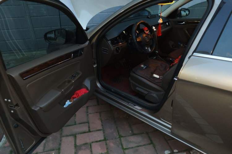 Used Volkswagen Bora 2014 1.6L Automatic Luxury Model Driver Seat