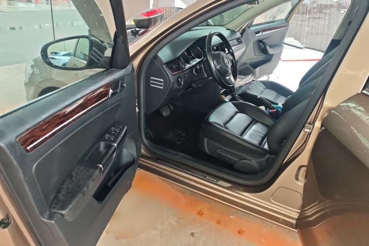 Used Volkswagen Bora 2014 1.6L Automatic Luxury Model Driver Seat