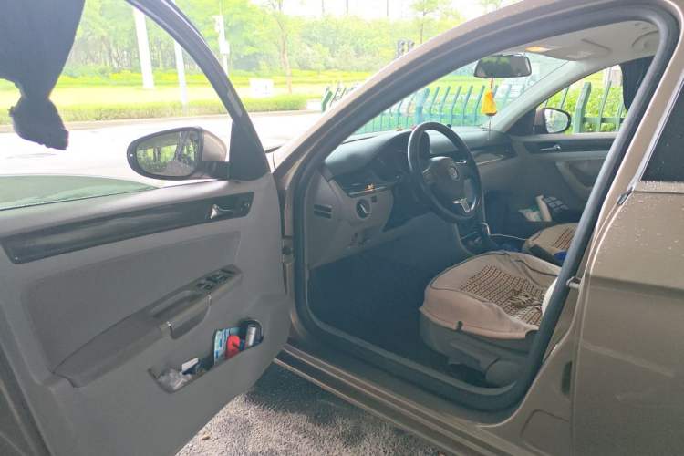 Used Volkswagen Bora 2014 1.6L Automatic Fashion Model Driver Seat