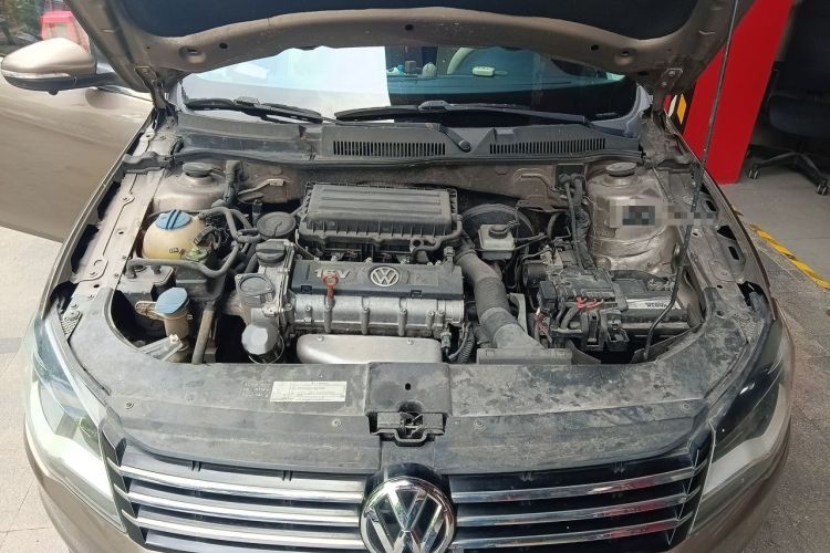 Used Volkswagen Bora 2014 1.6L Manual Comfort Model Engine Bay