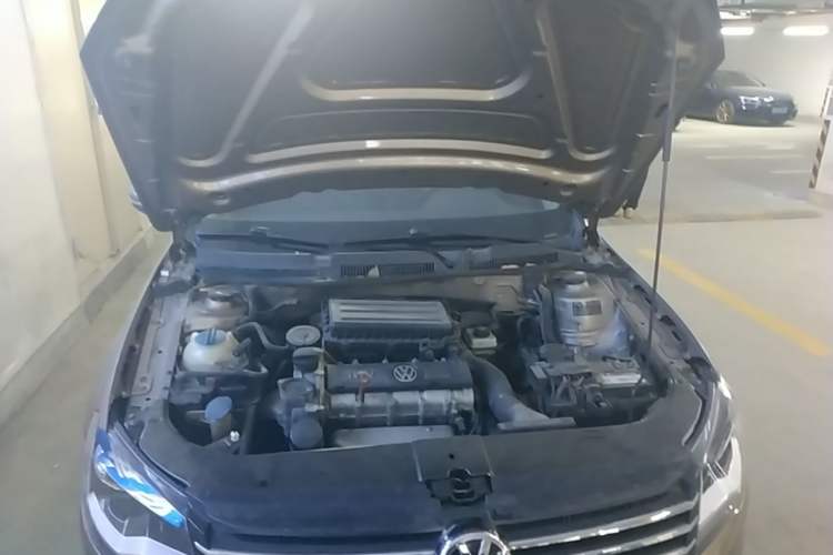 Used Volkswagen Bora 2014 1.6L Automatic Fashion Model Engine Bay