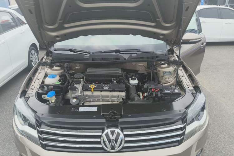 Used Volkswagen Bora 2014 1.6L Manual Comfort Model Engine Bay