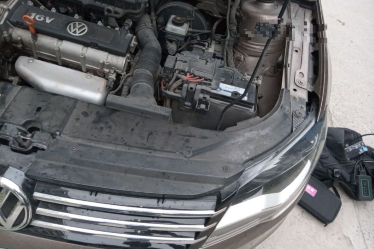 Used Volkswagen Bora 2014 1.6L Manual Comfort Model Engine Bay Left
