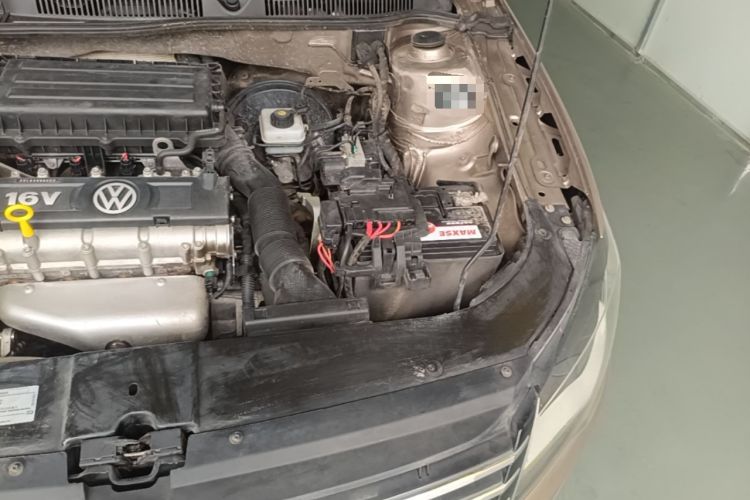 Used Volkswagen Bora 2014 1.6L Manual Fashion Edition Engine Bay Left