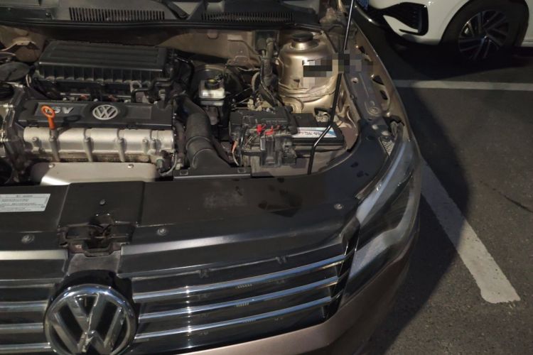 Used Volkswagen Bora 2014 1.6L Automatic Luxury Model Engine Bay Left