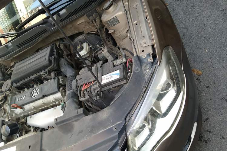 Used Volkswagen Bora 2014 1.6L Automatic Comfort Model Engine Bay Left