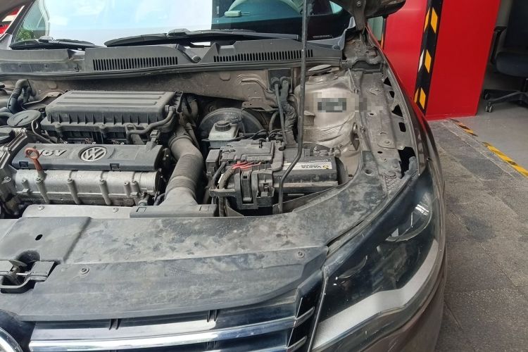 Used Volkswagen Bora 2014 1.6L Manual Comfort Model Engine Bay Left