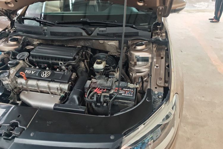 Used Volkswagen Bora 2014 1.6L Automatic Luxury Model Engine Bay Left