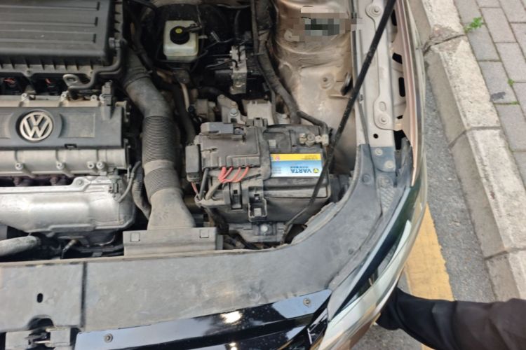 Used Volkswagen Bora 2014 1.6L Automatic Comfort Model Engine Bay Left