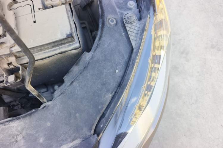 Used Volkswagen Bora 2014 1.6L Manual Comfort Model Engine Bay Left