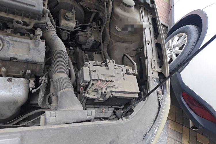 Used Volkswagen Bora 2014 1.6L Automatic Comfort Model Engine Bay Left