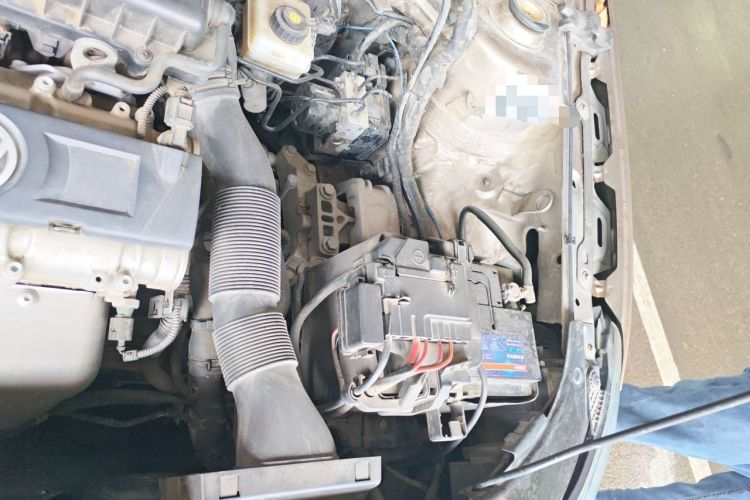 Used Volkswagen Bora 2014 1.6L Automatic Fashion Model Engine Bay Left