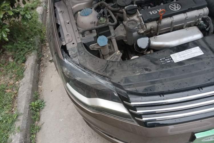 Used Volkswagen Bora 2014 1.6L Manual Comfort Model Engine Bay Right