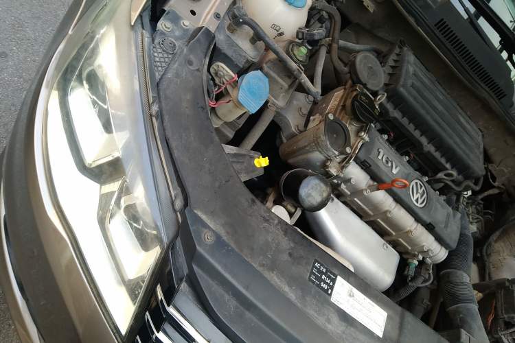 Used Volkswagen Bora 2014 1.6L Automatic Comfort Model Engine Bay Right