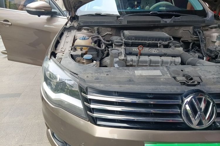 Used Volkswagen Bora 2014 1.6L Manual Comfort Model Engine Bay Right