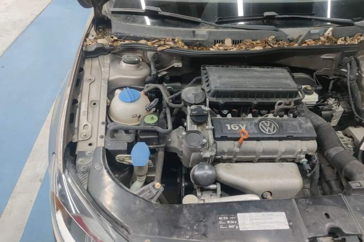 Used Volkswagen Bora 2014 1.6L Automatic Comfort Model Engine Bay Right
