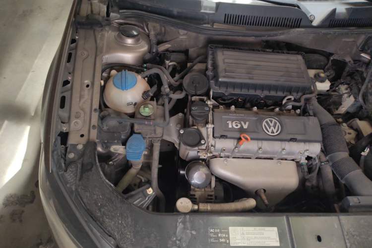 Used Volkswagen Bora 2014 1.6L Manual Comfort Model Engine Bay Right
