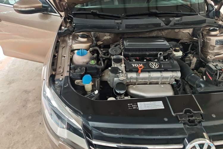 Used Volkswagen Bora 2014 1.6L Automatic Luxury Model Engine Bay Right