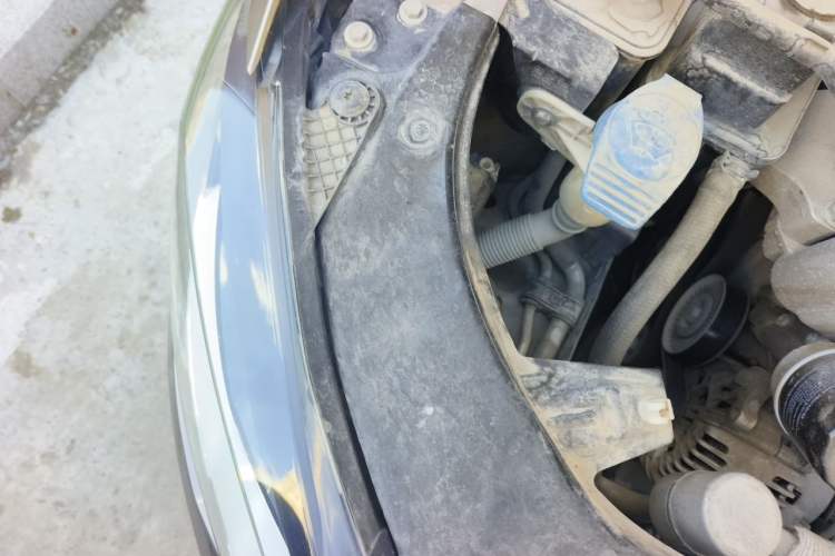Used Volkswagen Bora 2014 1.6L Manual Comfort Model Engine Bay Right