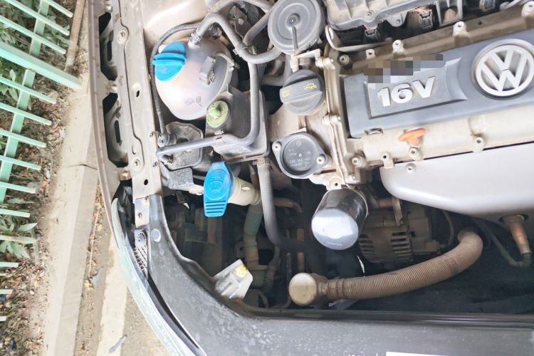 Used Volkswagen Bora 2014 1.6L Automatic Fashion Model Engine Bay Right