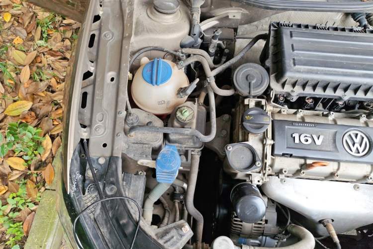 Used Volkswagen Bora 2014 1.6L Automatic Comfort Model Engine Bay Right